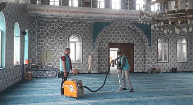 Toroslar'da ibadethaneler bayrama hazırlanıyor