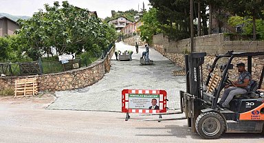 Toroslar'ın mahallelerinde alt yapı çalışmaları sürüyor