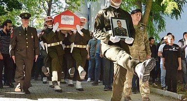 Trafik kazasında hayatını kaybeden astsubay son yolculuğuna uğurlandı