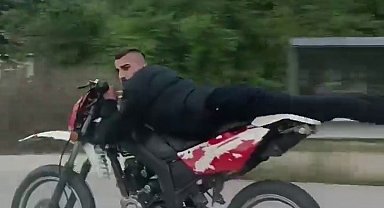 Trafikte tehlikeli yolculuklar kameraya yansıdı