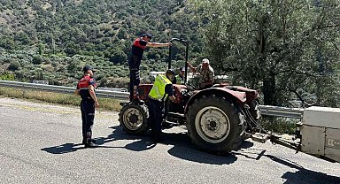 Traktör sürücülerine reflektörün önemi anlatıldı