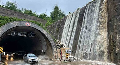 Tünel girişinde şelale oluştu