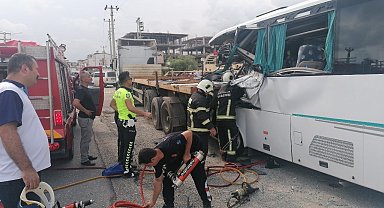 Tur midibüsü tıra arkadan çarptı: 1 ölü, Rus uyruklu 5 turist yaralı