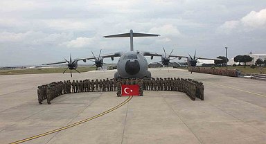 Türk askerinden Kosova'ya takviye sürüyor