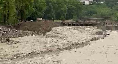 Türkeli'de köprü ulaşıma kapatıldı