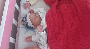 Üçüz bebek dünyaya getiren anne hayırseverlerden bez ve kıyafet yardımı istedi