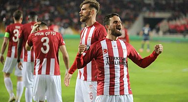 UEFA Konferans Ligi'nde en güzel gol Sivassporlu Erdoğan Yeşilyurt'tan