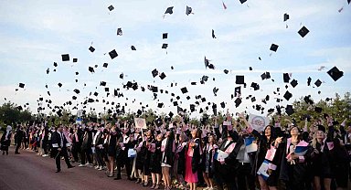 Uludağ Üniversitesi'nde mezuniyet coşkusu