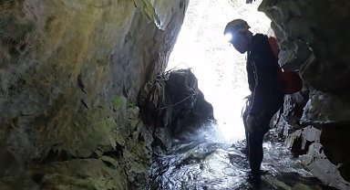 Uludağ'da kar sularının eridiği mağarada ölümüne macera