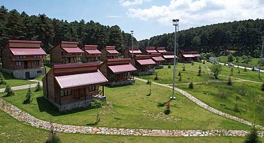 Uludağ'ın eteklerindeki Kocayayla'da bayram yoğunluğu... Günler öncesinden rezervasyon yapıldı