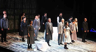 Uluslararası Tiyatro Festivali heyecanı sürüyor