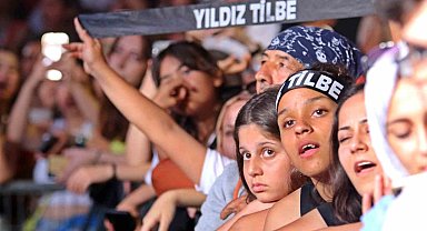 Uluslararası Turizm ve Sanat Festivali'ne Yıldız Tilbe damga vurdu