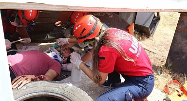 UMKE'ye katılan 36 kursiyer gerçeği aratmayan tatbikata tabi tutuldu