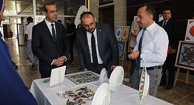 Üniversite öğrencileri eserlerini sergiledi