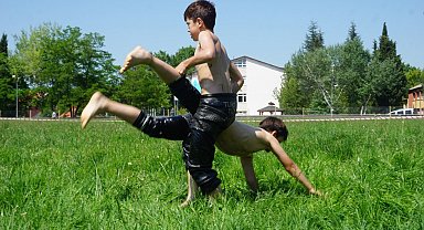 Üniversiteli pehlivanlar kıran kırana mücadele etti