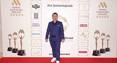 Ünlülerin organizatörü olarak biliniyor: 80 ödül alarak kırılması güç bir rekora imza attı