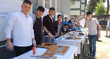 Ünye'de lise öğrencilerden depremzedelere yönelik anlamlı etkinlik