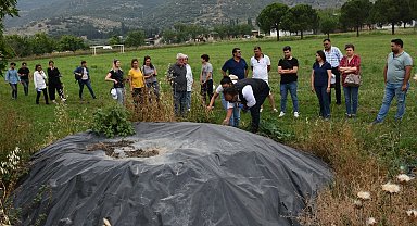 Üreticilere uygulamalı organik kompost yapımı eğitimi verildi