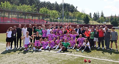 Uşak'ın şampiyon kızları 2. Lige yükseldi