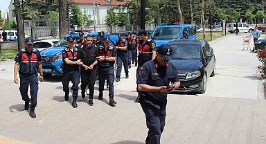 Uyuşturucu operasyonunda yakalanan 4 kişiden 2'si tutuklandı