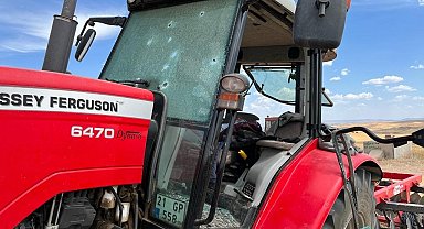 Uzun namlulu silahların kullanıldığı kavgada taranan traktörlerden dehşete düşüren görüntü