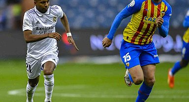 Valencia, Cenk Özkacar'ın bonservisinin alındığını açıkladı