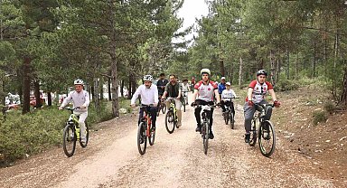 Vali Kızılkaya, Çevre Haftasında gençlerle pedalladı