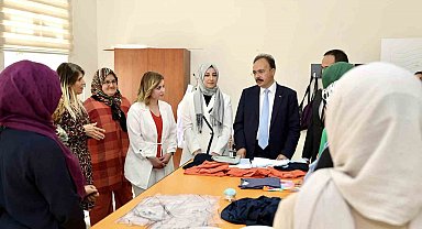 Vali Kızılkaya, kursiyerler ile bir araya geldi