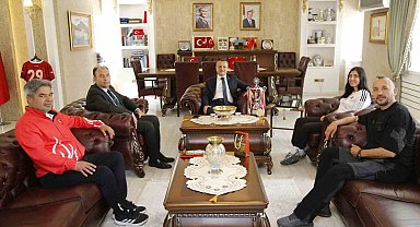 Vali Taşbilek, Dünya Şampiyonu Feyzanur'u makamında ağırladı