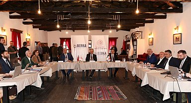 Valiler Osmaneli tarihi konaklarına hayran kaldı