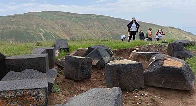 Van Gölü Aktivistleri Derneği üyelerinden doğa yürüyüşü