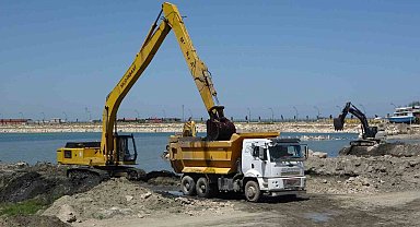 Van Gölü'nden 2 milyon 700 bin metreküp çamur çıkartılacak