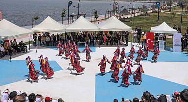 Van'da 13 yöreden folklor gösterisi ilgiyle izlendi