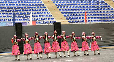 Van'da Kulüplerarası Halkoyunları Yarışması sona erdi