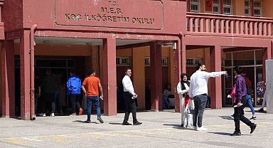 Van'da YKS maratonu başladı: Okula koşarak geldiler