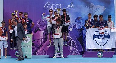 Vanlı öğrenciler 'Okul Sporları Triatlon Türkiye Şampiyonası'na damga vurdu