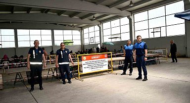 Vatandaşa kötü davranan pazarcının tezgahı kapatıldı