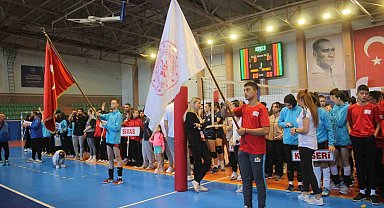Voleybol grup müsabakaları başladı