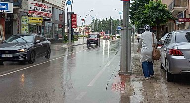Yağmura yakalanmak istemeyen vatandaşlar hafta sonunu evde geçiriyor