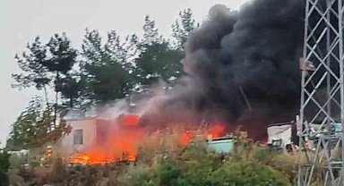 Yağmuru fırsata çevirdiler, lastikleri yaktılar