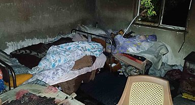 Yanan evden çıkmayan engelli yaşlı adam dumandan zehirlenerek öldü