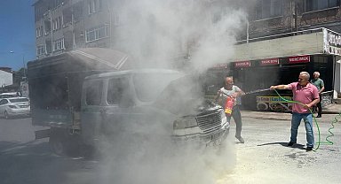 Yanan kamyonete ilk müdahale vatandaştan geldi