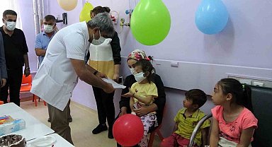 Yandal kliniğinde tedavi gören çocuklar karne heyecanı yaşadı