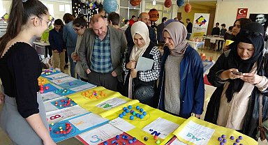 Yaptıkları bilimsel çalışmaları sergilediler