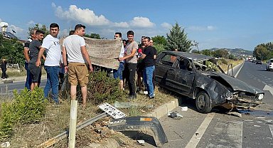 Yaralıları güneşten korumak için battaniye kullandılar