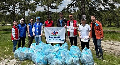 Yarım saatte 30 çöp poşeti doldu