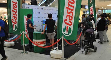 Yarış severler simülatör koltuğunda gerçek sürüş keyfi yaşadı