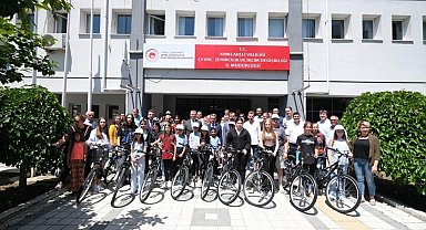 Yarışmada dereceye girenlere bisiklet hediyesi