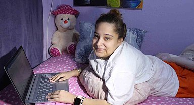 Yatağında yazdığı kitapla hayata bağlandı