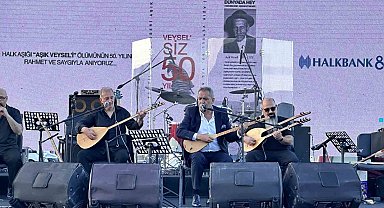 Yavuz Bingöl 'Aşık Veysel'siz 50 Yıl' turnesinde depremzedelerle buluştu